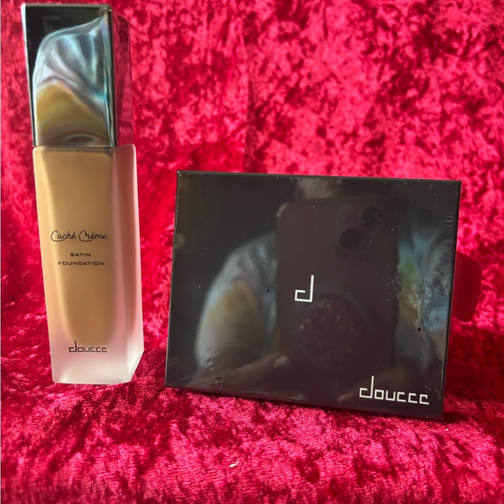 #B112 NEW Doucce Foundation Eyeshadow Duo